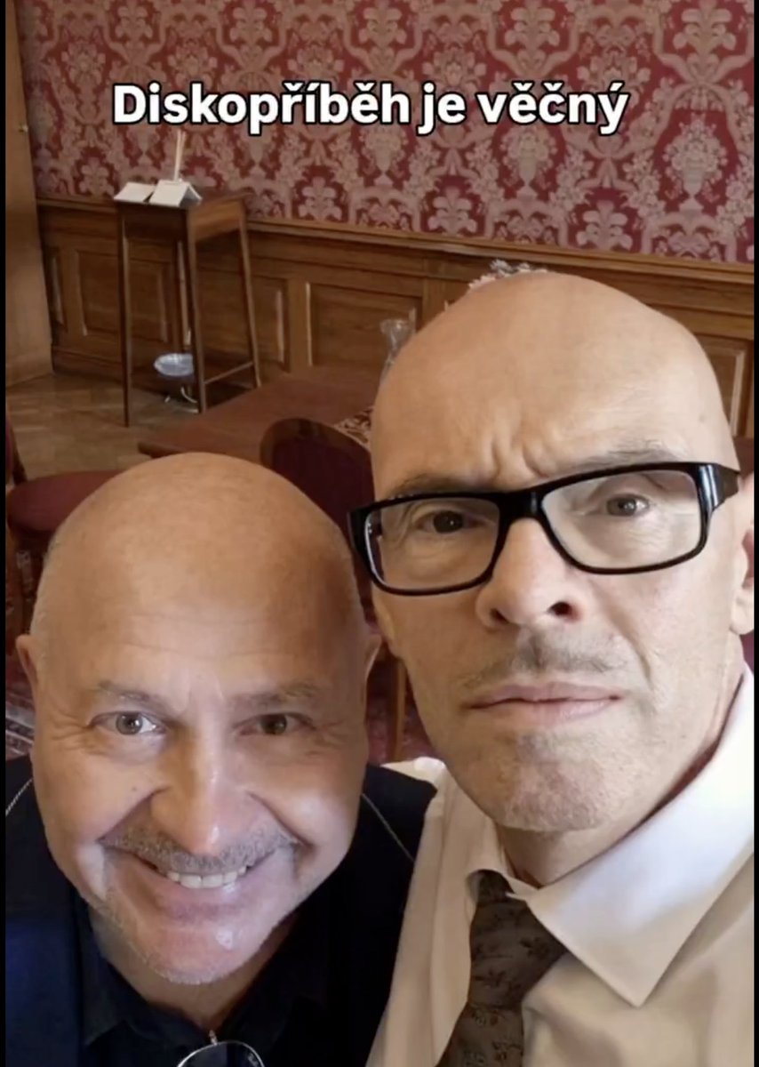 jiri_no's tweet photo. @Posledniskaut Já mám fotku ze zákulisí kapely, která se starala o doprovodný program. Poupata byla a chystají se cvičenkyně s kužely. https://t.co/bjV1bMdupa