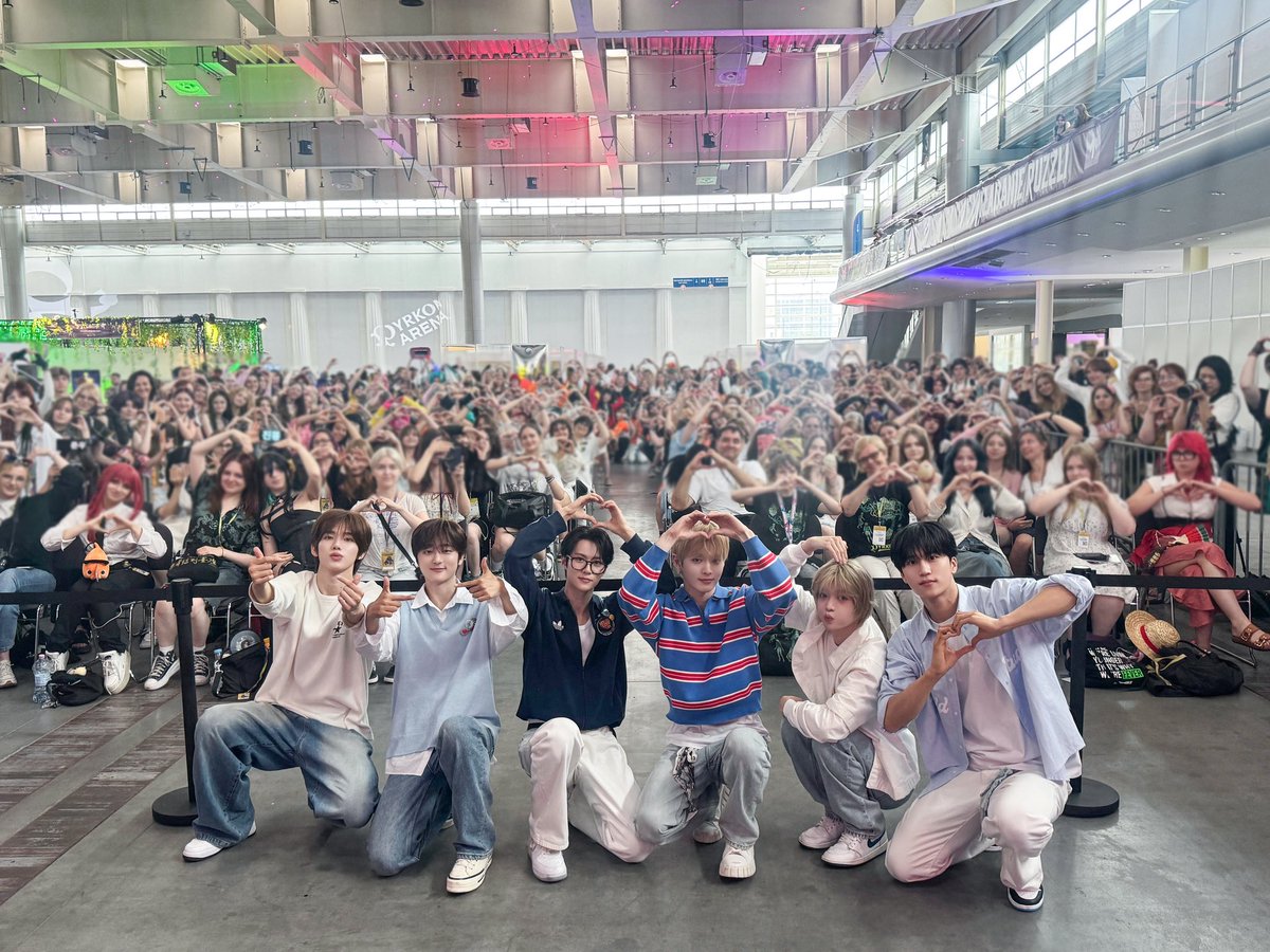 LUN8_official's tweet photo. [📸] 260620 Pyrkon 2026 | Fan Meeting

#루네이트 #LUN8
#Pyrkon https://t.co/fBxiGKO5AM
