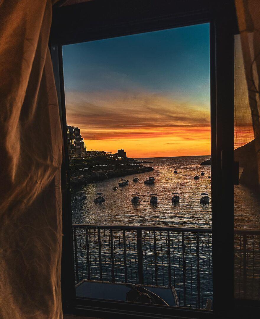 Xaryka8's tweet photo. Just sipping iced latte while the sun sets—this is my kind of perfect slow afternoon. https://t.co/1BXZxXML1k