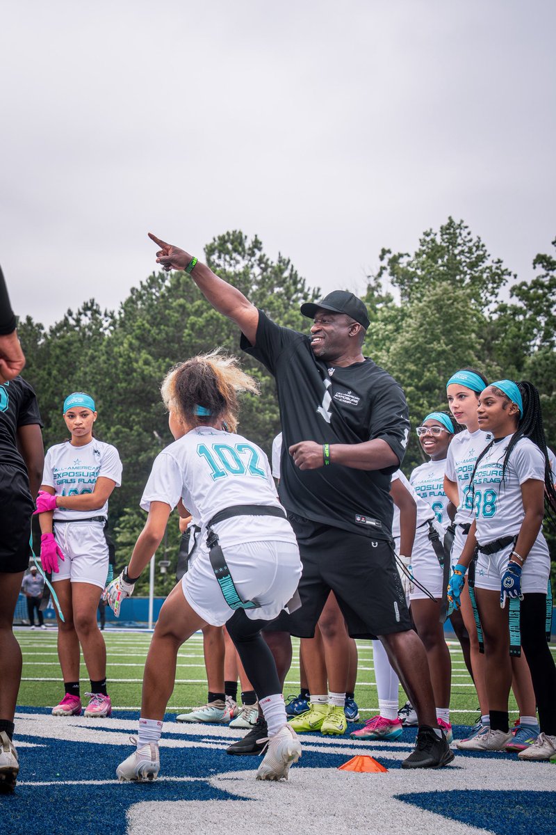 aaegirlsflag's tweet photo. Who’s ready to compete?

#AAEGirlsFlag
#ReadySetGo https://t.co/Ma53x5tY7T