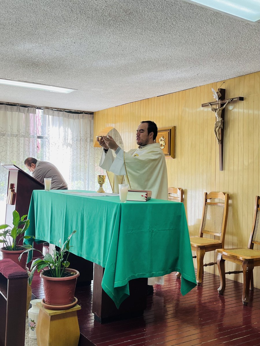 Cea_fadu's tweet photo. 🙌✨En el CEA FADU realizamos el retiro pre sacramental de Primera Comunión y Confirmación para papás y padrinos.⛪️🩵 https://t.co/4MUQR5ueNZ