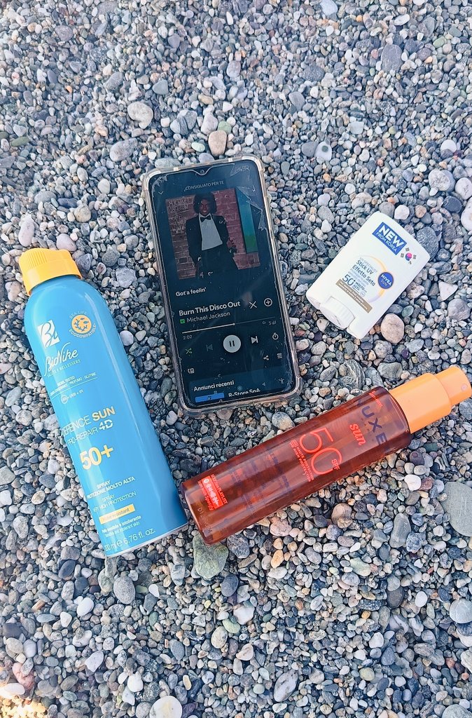 serenass__'s tweet photo. ☀️🎶🎵 #sea #summer2026 #michaeljackson #spf #skincare https://t.co/iMGqh98CiB