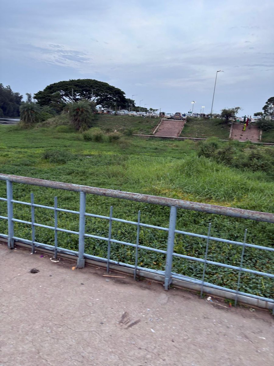 manavsaneja's tweet photo. Worst place &amp; bad experience to travel 45min-1 hour to see a badly managed &amp; unkept place. Fountains &amp; tiles are broken, lawns unkept, stagnant &amp; stinking water. Entry charge of 100 pp &amp; the trouble to travel that far from Mysuru city is definitely not worth and a waste of time https://t.co/IMHRrO5JhA