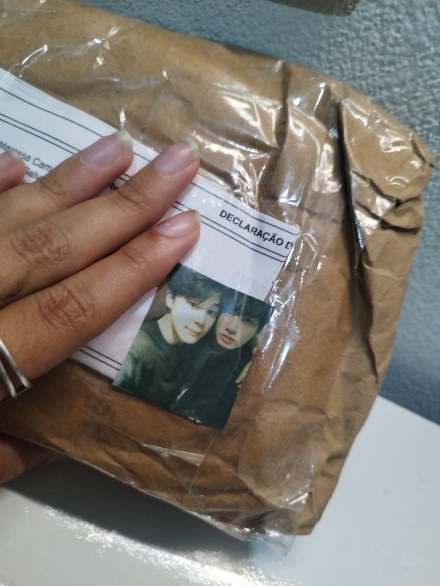 eyjiminkook's tweet photo. Feedback positivo pra @jikookrrs , veio tudo muito bem embalado com plástico bolha e papel Paraná. Ela me mandou brindes lindíssimos, além de todo o carinho com a embalagem ela é uma querida também. Com certeza vou comprar mais vezes ❤️😍 https://t.co/ceeP8g7d7z