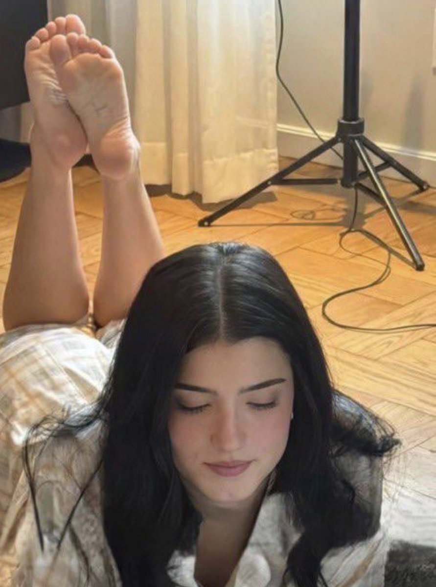 cravecelebs's tweet photo. Your 🫵 favorite soles  #wankchat #feet #feetfetısh #cumtributeِs #gooning #jerking #feetworshi̇p https://t.co/5YMOuNeHUk