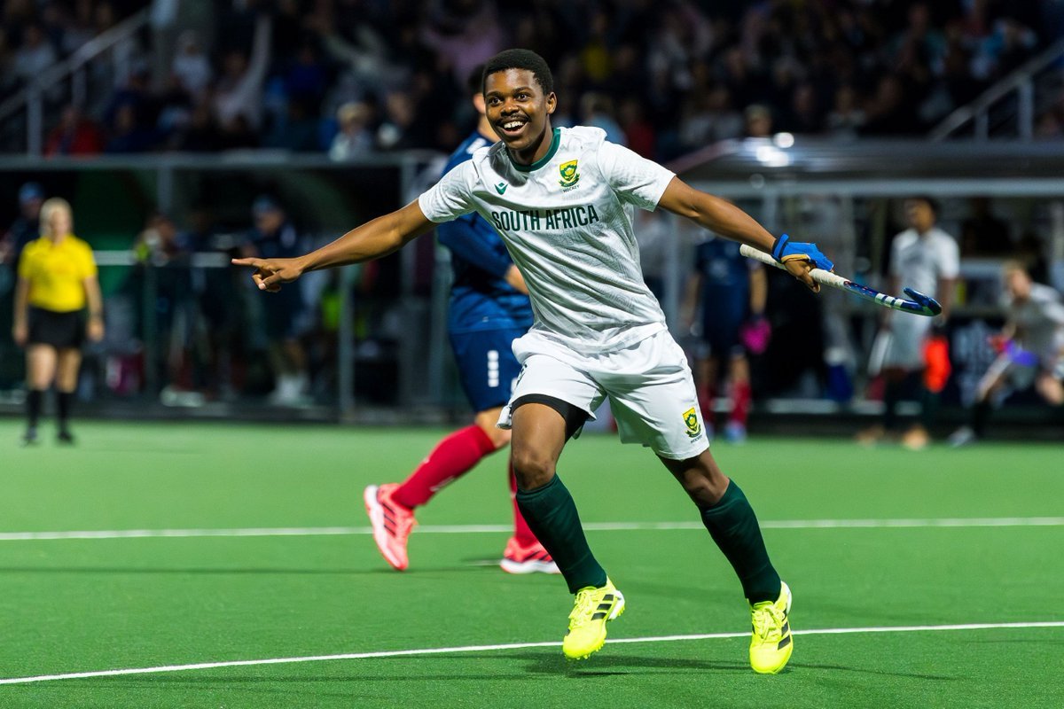 AfricaFactsZone's tweet photo. South Africa 🇿🇦 defeat USA 🇺🇸 4-0 in the FIH Hockey Nations Cup in front of a sold out stadium. https://t.co/XM8XkhCrbw