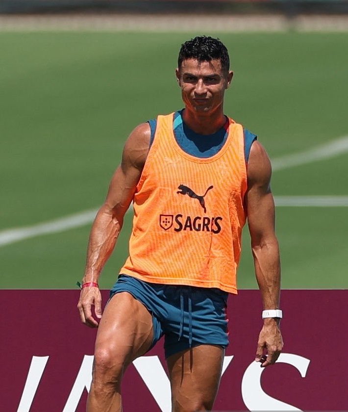CRonaldoNews's tweet photo. Working hard. ☀️🇵🇹 https://t.co/ju1fOU6swz