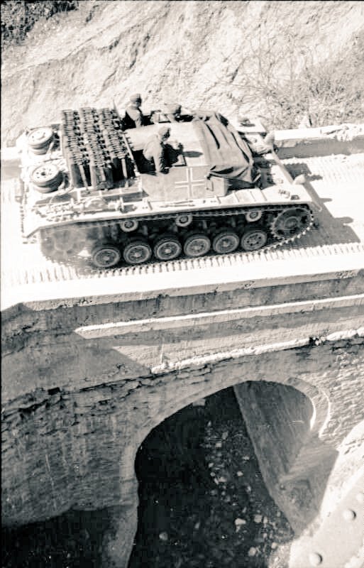 Retromania_Jr's tweet photo. Sturmgeschütz III (StuG III) assault gun.
The scene is recorded as taking place in the #Balkans in 1941 during #WorldWarII https://t.co/uQHP6qS4vV