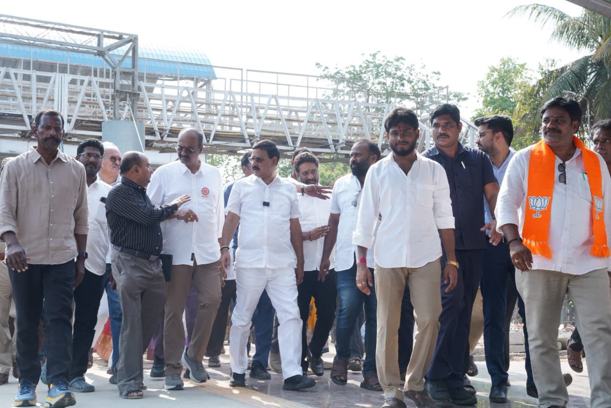 BolisettiSrinu's tweet photo. గౌరవ ప్రధాని నరేంద్ర మోదీ గారి ‘అమృత్ భారత్’ పథకం కింద దాదాపు రూ.70 కోట్ల కేంద్ర నిధులతో తాడేపల్లిగూడెం రైల్వే స్టేషన్ ఆధునికీకరణ పనులను, నరసాపురం 
 పార్లమెంట్ సభ్యులు శ్రీ భూపతిరాజు శ్రీనివాస్ వర్మ మరియు రైల్వే ఉన్నతాధికారులతో కలిసి క్షేత్రస్థాయిలో పరిశీలించాను. 

ప్రత్తిపాడు, నవాబ్ పాలెం, అరుళ్ల వద్ద 3 కొత్త ROBల నిర్మాణాలను వేగవంతం చేయాలని అధికారులకు సూచించాను.

@JanaSenaParty @JaiTDP @BJP4Andhra
