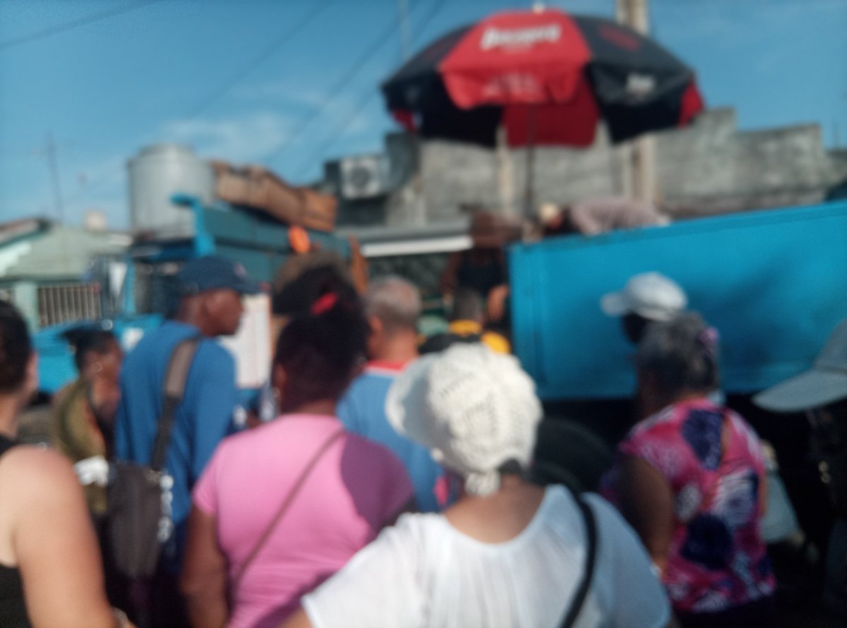 AnapPresid1579's tweet photo. Se realiza en #Mayabeque Feria Agropecuaria Comercial festejando el Día de los Padres #CubaEstáFirme #CubaEsRevolución #ANAPCuba #AnapMayabeque @DiazCanelB @DrRobertoMOjeda @PartidoPCC @FelixDuarteOrte @edelso_ramos https://t.co/BNOdjHoLus