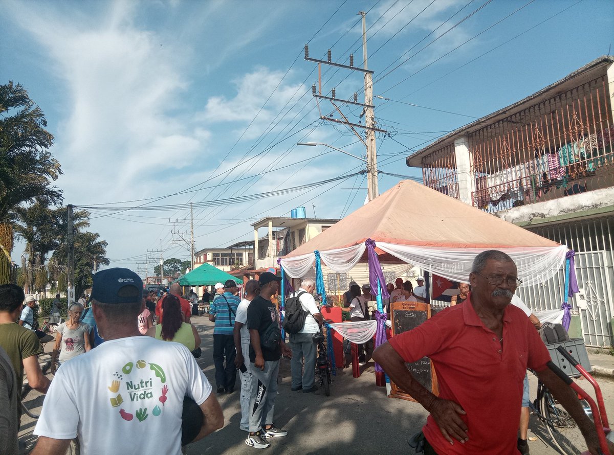 AnapPresid1579's tweet photo. Se realiza en #Mayabeque Feria Agropecuaria Comercial festejando el Día de los Padres #CubaEstáFirme #CubaEsRevolución #ANAPCuba #AnapMayabeque @DiazCanelB @DrRobertoMOjeda @PartidoPCC @FelixDuarteOrte @edelso_ramos https://t.co/BNOdjHoLus