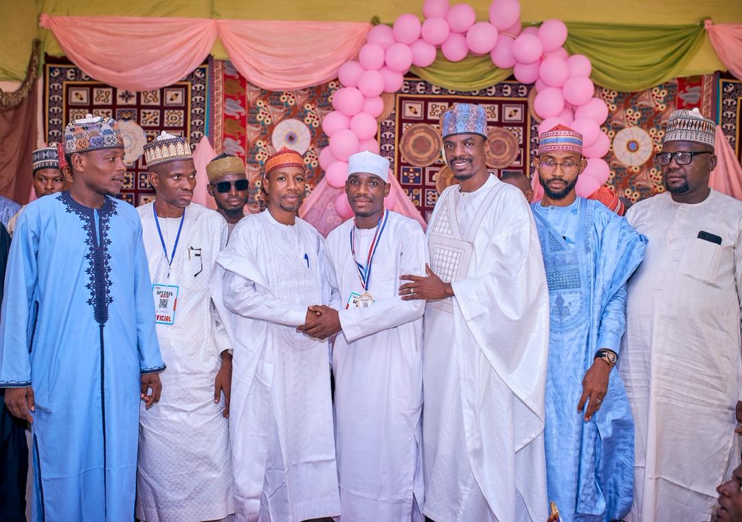 MuhammadSernee's tweet photo. When i was awarded  for my dedication and Commitment to serving the Community, i received the Award Medal from Hon. @BashirAhmaad  at the GAYA FACEBOOK CONNECT event held last Month.

Thank you, Sir. @BashirAhmaad https://t.co/SipSr9EDXw