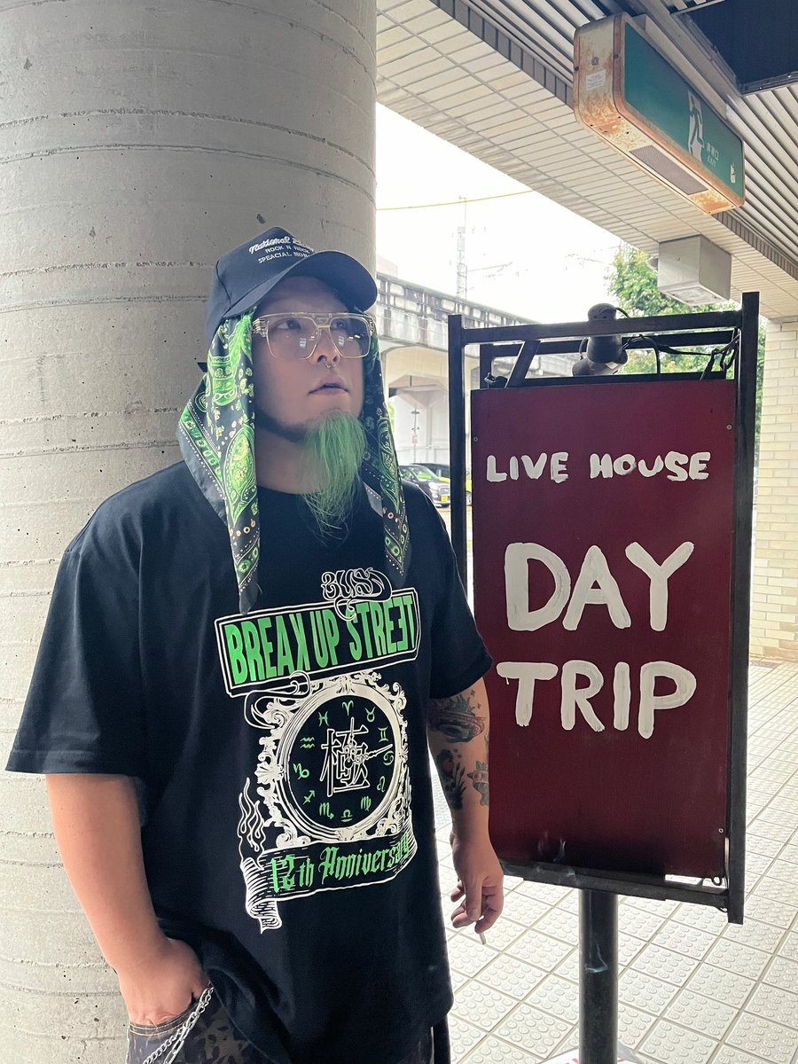 calopunksrocker's tweet photo. 鶴舞DAYTRIPありがとうでした✨

個人的にDAYTRIPはなんだか落ち着くし、ハコの人も集まる人もとても好きな場所です🫡

久しぶりで尚且つ新体制ということで、ここでどんな反応が貰えるかワクワク半分ドキドキ半分でしたが、もう最高の日になりました🙌
これも駆けつけてくれた皆さんのおかげです🏃
これだから名古屋来た甲斐があるな、と思うんです、ありがとう🙇‍♂️

一度見たライブから、今日のイベントに誘ってくれた
My point of view Dominant.さん
本当にありがとうございました🙇‍♂️
お陰で名古屋に行くことができました🚌💨💨💨
またやりましょう🔥
