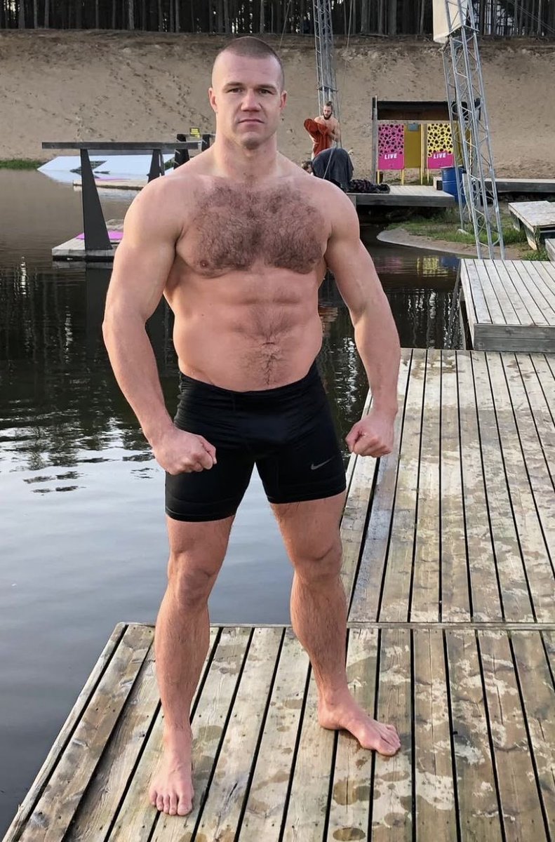 bullythefag's tweet photo. 💸🧎Tributo III 
Es Verano y he contactado con un grupo de tíos heteros que tienen piscina privada. Me han dejado ir con una condición: yo pago todo el alcohol, les suelto efectivo en mano nada más llegar y acepto ser el hazmerreír del grupo.

Mis bullys son: https://t.co/r9ZFNLRf3l