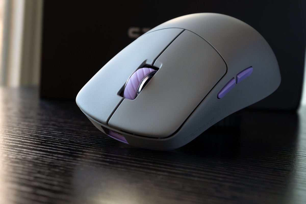 theillmeister's tweet photo. KO-ONE in that Gray/Purppp 🩶💜

One of my favorite mice has dropped in a couple of new soothing colorways! The new blue/white offering is beautiful, but i'm still on the "grey mouse / accent color wheel + side buttons" kick since I got the Lycan.

CRDRAKO have created such a fantastic offering with the release of the KO-ONE. Build quality, click implementation, and a shape that feels just right in my hand. It's a banger.👏