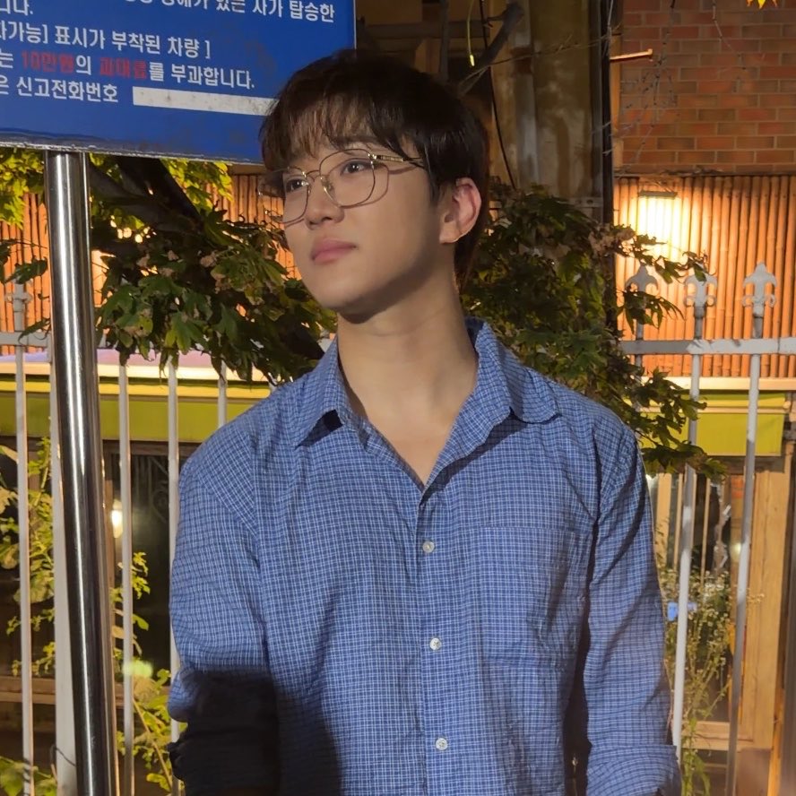 endof_July's tweet photo. 진짜진짜진짜 오늘 얼굴 백만점 💯💯💯
너무 잘생겨서 동네방네 자랑해야됨 ㅜ.ㅜ https://t.co/Gs7x8Nu9Im