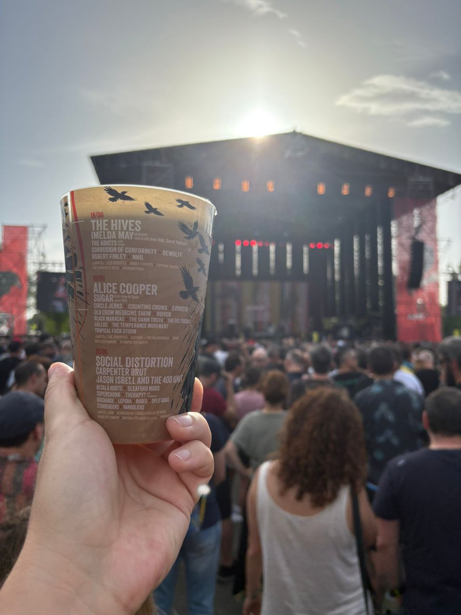 Laro1913's tweet photo. Azkena Rock https://t.co/TRSWiLnZC2