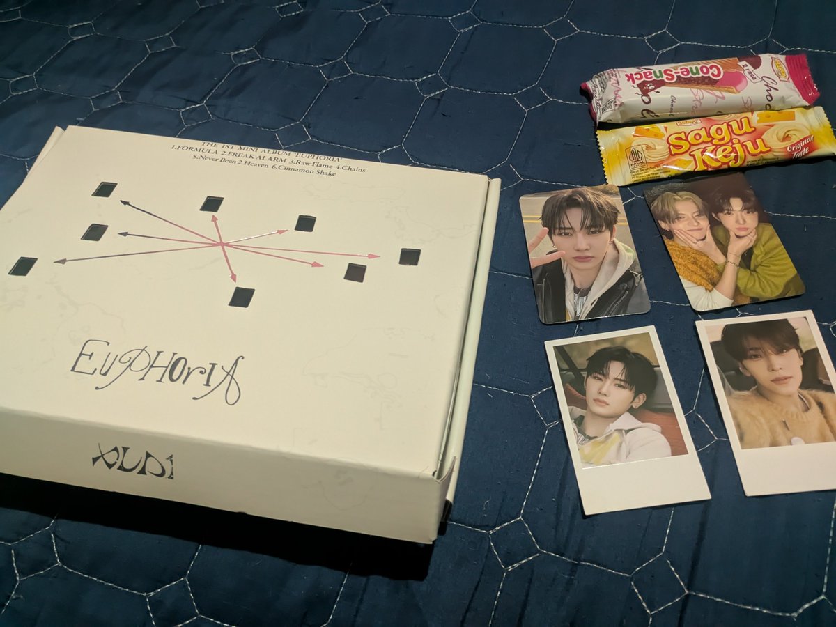 love_arnohaoge's tweet photo. yeayyyy, akhirnya memiliki album starroad ini🧏🏻‍♀️ tinggal nunggu freak alarm ver, thank u byulberrys~💗 @Byulberrys btw, kalau ada yang mau polaroid anxin dan xinlong nya, dm saja yhhh, soalnya kemarin udah beli juga, jadi nya double😭 https://t.co/3eHATNWQpL