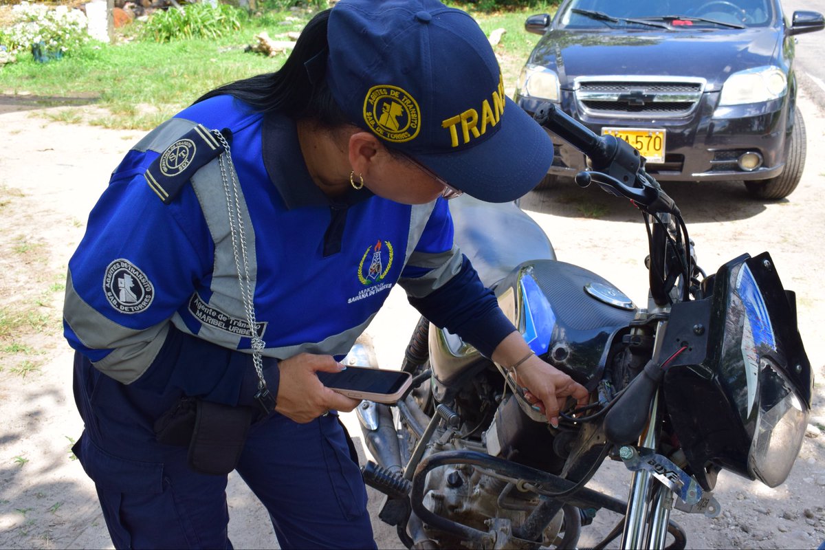 SabanaDeTorres1's tweet photo. ¡Seguridad para la cita con la democracia!

⚠️La Secretaría de Tránsito y Transporte articulando con Policía Nacional; adelantan controles de prevención en preparación a la jornada de elección presidencial de segunda vuelta a desarrollarse mañana domingo 21 de junio🗳️ https://t.co/FWqEi61N0j