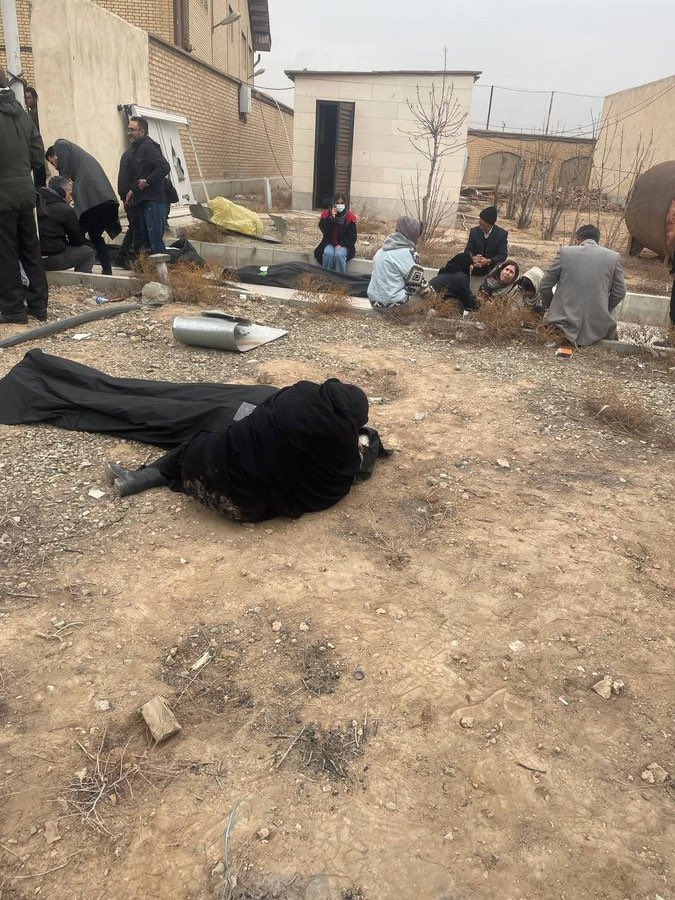 ahampay's tweet photo. ما فراموش نکردیم که با ما چه کردید. تک‌تک‌تون.. https://t.co/zBqUe1kiiT