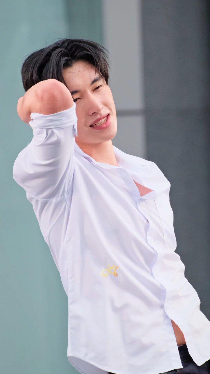 maknae_z_'s tweet photo. ใจเหลววว...🫠

📸 14.06.2026
[ @Toon4on__ ▪︎ #Toonyani ]

iZ DDMMYY AT CTW
#iZBuskingxCTW #iZ https://t.co/9gKaB5Mzkn
