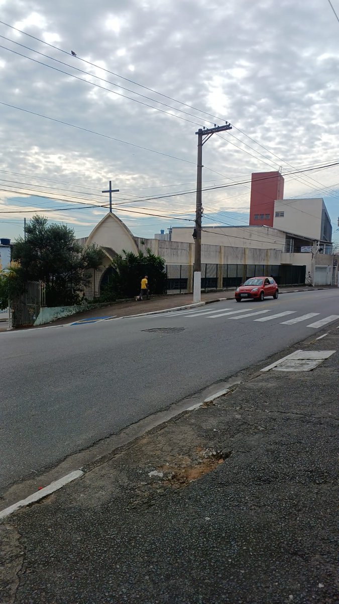 thiago_oligon's tweet photo. Sábado em Diadema. Passeando no bairro que vivi, aí fui na  Capela de minha adolescência e lamentando pq com 12 para 13 anos eu saí da Igreja Católica.
Capela Nossa Senhora de Fátima, pertencente a Paróquia São Pedro Apóstolo. https://t.co/ZNSToqvtqo