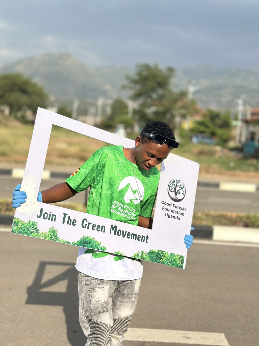 kasesegiant4's tweet photo. 200 trees planted. One community united. 🌱💚The Kasese community, working with Good Forests Foundation Uganda, is taking action for conservation ahead of the Rwenzori Marathon on 22nd August. Every tree planted today is a promise to future generations. https://t.co/JJl4NNMk9B