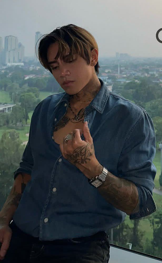 bar90m's tweet photo. Out here in Jakarta for The.AIchemist perfume. Thank you thank you for this opportunity. 🙏🏼 https://t.co/pq2ibtKace