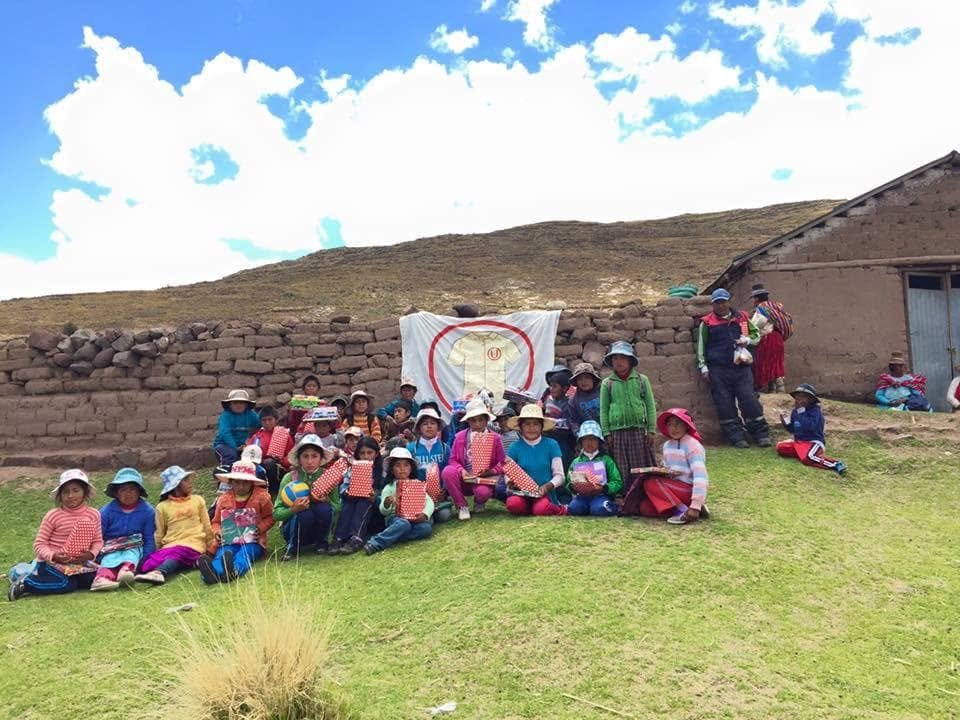 Sunqucrema's tweet photo. ¡Súmate a #Sunqu con una casaca o botas de lluvia! y sigamos sumando #Abrazosdegol
📸 Machaccmarc, Puno 2015 https://t.co/RyOhixFmxk