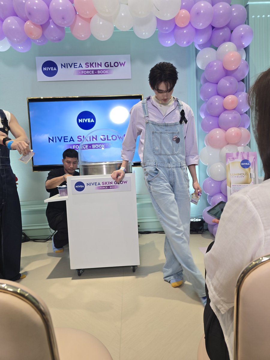 misaojan's tweet photo. ฟอสทำเซรั่มหกเลอะพื้น บุ๊คเอาตรีนเช็ดให้55555555555

FORCEBOOK LOVE NIVEA 
#NIVEASkinGlowxForceBook https://t.co/686OhrQh4k