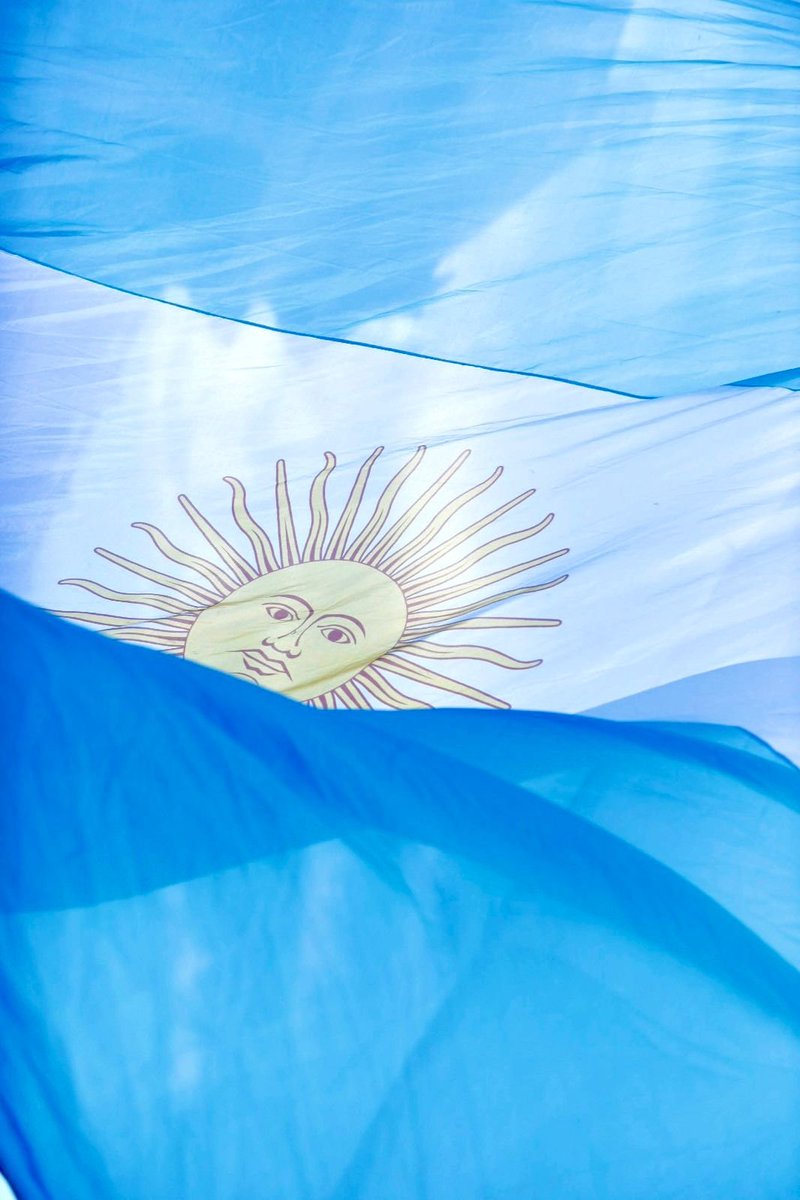 instintoamateur's tweet photo. La de todos... la nuestra... la de los podios... la del llanto o las risas... la del corazón... la de las alas celestes, el pecho blanco y el sol guerrero... la de Belgrano 🇦🇷

#DíaDeLaBandera 20 de junio #CultoAlDeporte

📸 @PhBraicovich https://t.co/wpkxUpYigO