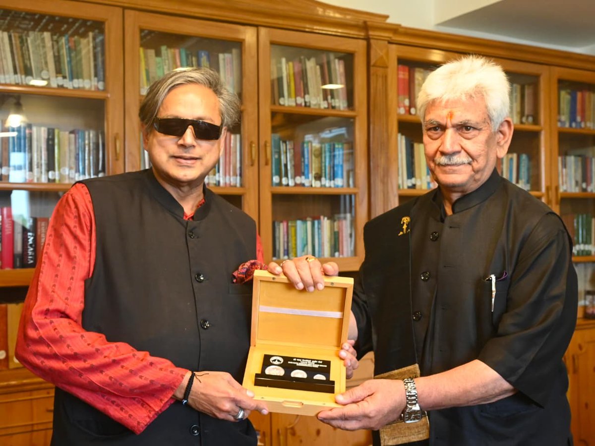KNSKashmir's tweet photo. INC.Member of Parliament,Lok Sabha @ShashiTharoor
met Lieutenant Governor  @ManojSinha at Lok Bhavan.

@OfficeOfLGJandK @diprjk https://t.co/YzZsEu8ZXj