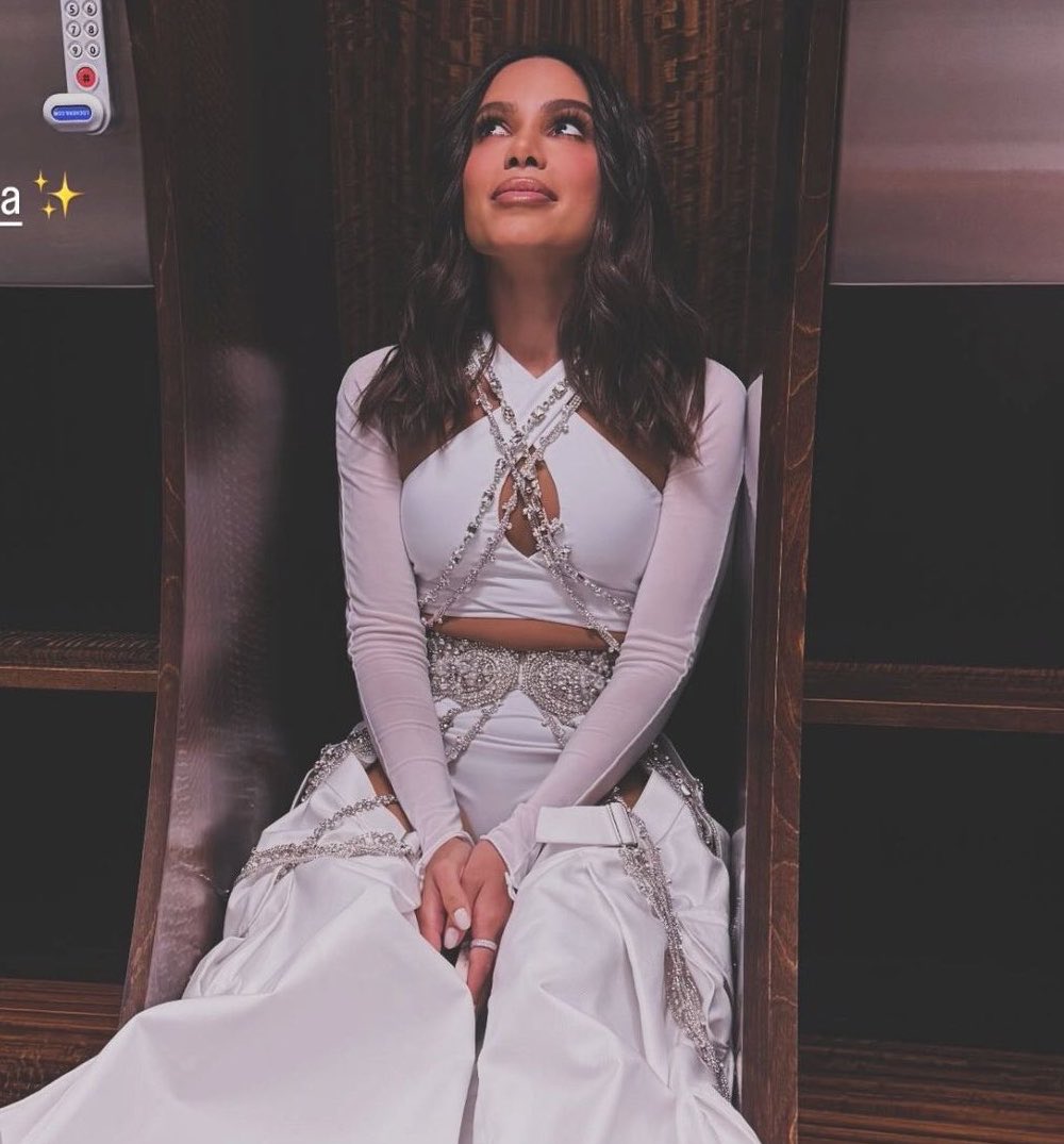 anttrenault's tweet photo. thread dos meus momentos como fã da anitta que alteraram a química do meu cérebro 💗: https://t.co/PihYxYej74