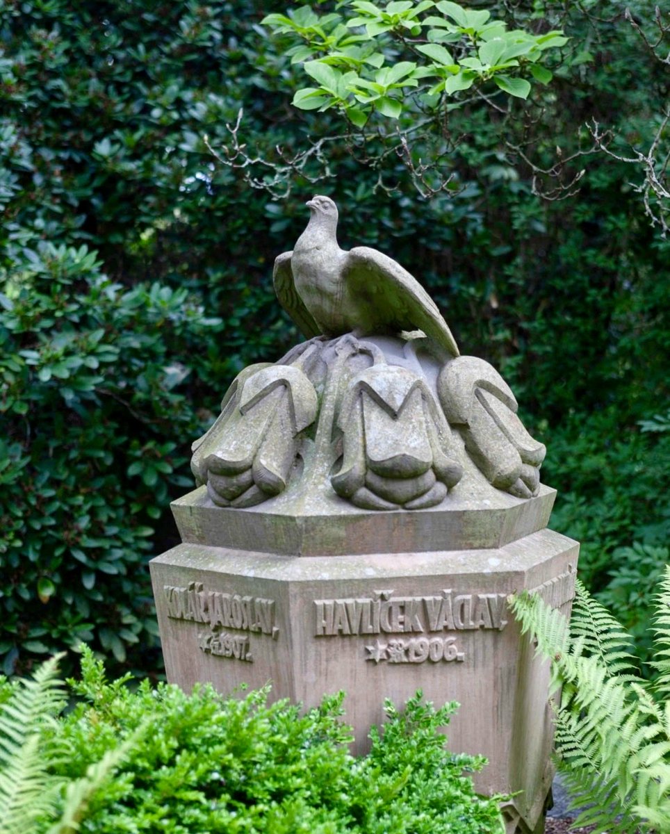 rangl_david's tweet photo. 21.6. 1918 Plzeň - střelba do dětí 🕯️

V červnu 1918 nechal rakousko-uherský důstojník v Plzni střílet do davu hladových dětí. 

Šest jich střelbu nepřežilo.

Některé děti zasáhly střely zezadu, při útěku. Za tento zločin nebyl nikdy nikdo potrestán.

Mini-🧵👇 https://t.co/rRLWKjFhfs