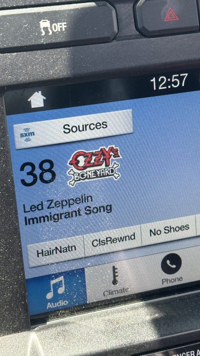 baller19691's tweet photo. @tommylondon in my truck heading down to heartland of central Illinois sunroof open windows down going aaaaaaaaaaahhhhhh always the hot dog man https://t.co/ksRmjJMpSK
