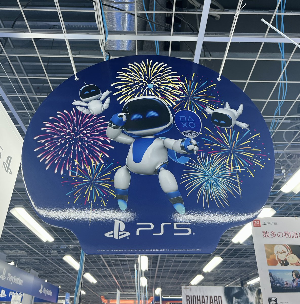 Genki_JPN's tweet photo. Astro Bot Summer marketing in a Japanese games stores! #AstroBot https://t.co/w4sWDXPQTD