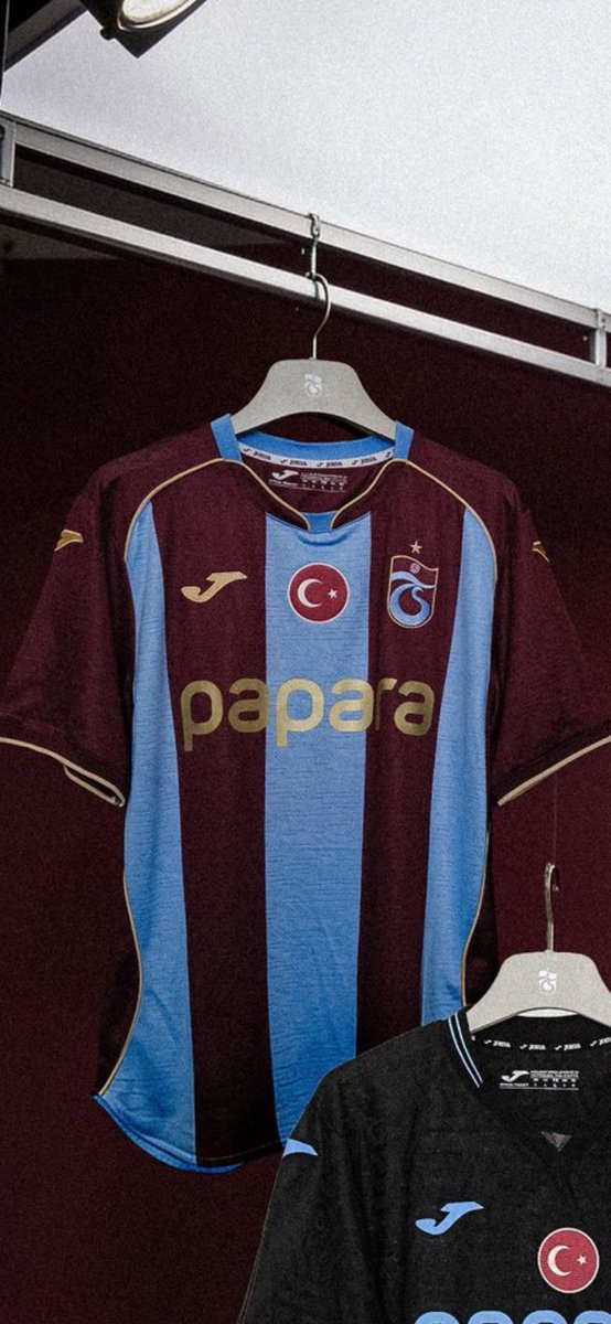 xrest61's tweet photo. Son yılların en iyi çubuklu forması https://t.co/CwuBaVfbRh