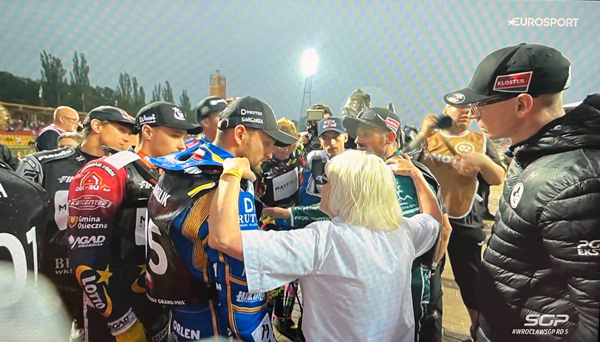 ZuzlowyFreak's tweet photo. Dyrka wbiła, zrobiło się grubo.

#SGP #WroclawSGP https://t.co/Q1bbD7FXGs
