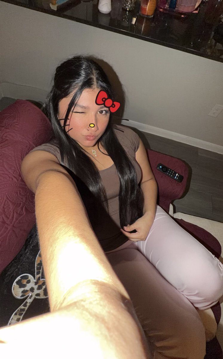 GamerGirlyNicky's tweet photo. Soo I hit leggy on codm who wanna play w me now ? ! https://t.co/1FXHVSK99s