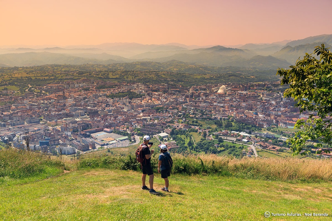 TurismoAsturias's tweet photo. Vivimos en un paraíso y lo sabemos. 🌿
Playas, montañas, pueblos, bosques, ciudades y esa gastronomía que conquista a propios y extraños.

Asturias lo tiene todo. La pregunta es: ¿por dónde empezamos? https://t.co/kAUmBw4Amv