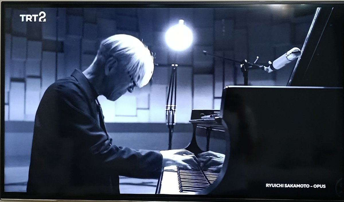 tear_army's tweet photo. Trt2 de Ryuichi Sakamoto var. https://t.co/fMbK8IAHlo