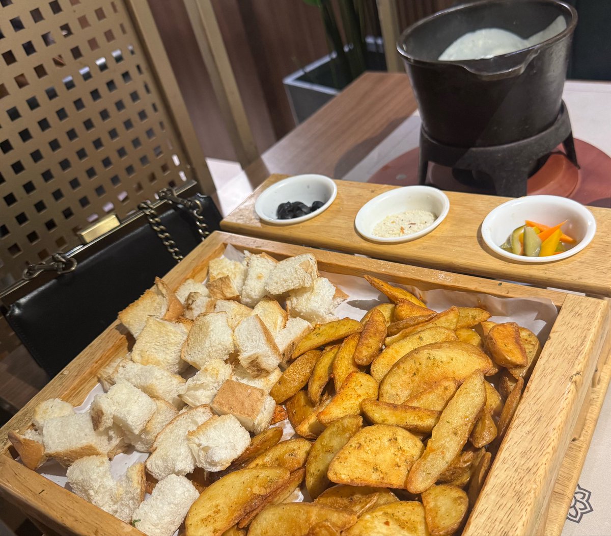 Sanjana_M6's tweet photo. #Fondue https://t.co/yUn4XaVXLC