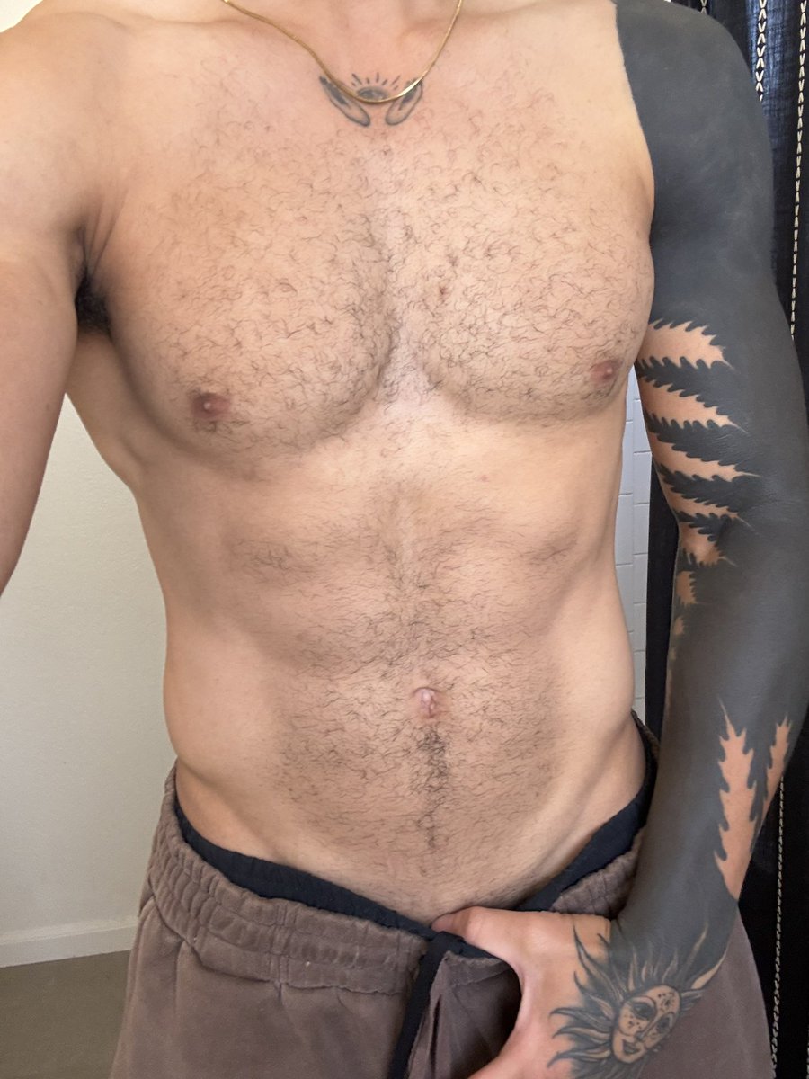 elevatedmile's tweet photo. Growing the fur out 🔥

#gay #denver #torso https://t.co/JzGE8L6CQ3