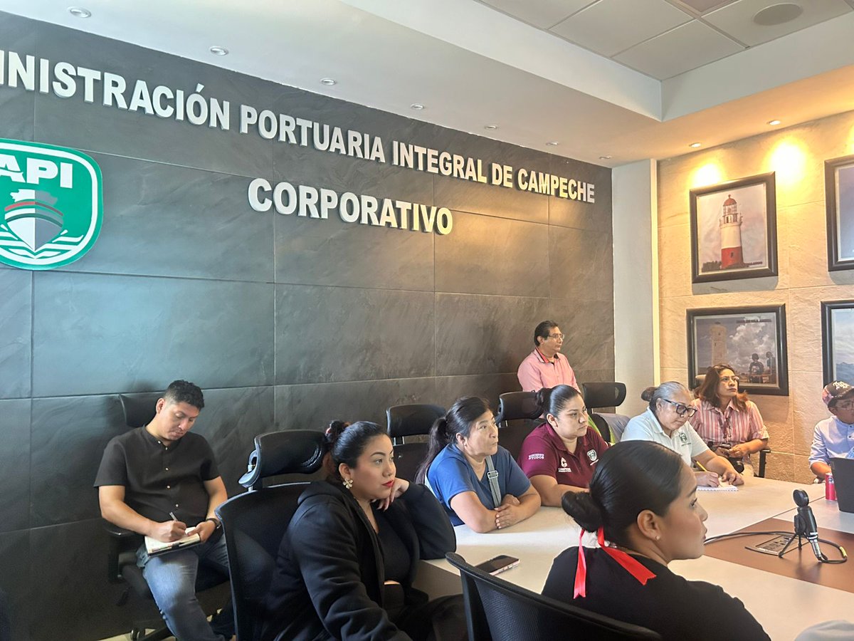 SABGCampeche's tweet photo. 📘 La ética fortalece la confianza ciudadana.

Se impartió la plática “Código de Ética” a servidoras y servidores públicos de @apicampeche, impulsando una cultura de integridad, transparencia y responsabilidad en el servicio público.

#ÉticaPública #ElGobiernoDeTodosTransforma https://t.co/uTHMMhVGgP