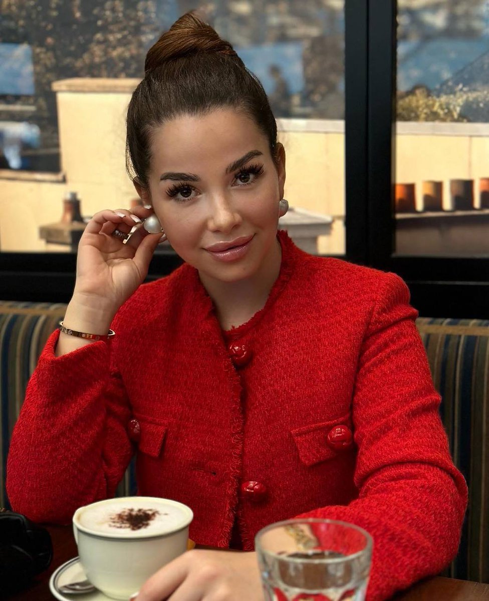 EmmaT92's tweet photo. Red isn’t just a color; it’s an entire mood. ❤️ Combining business with a touch of elegance today. They say red captures the heart — which frame caught your attention first? 1, 2, 3 or 4? Tell me below! 👇🤭 https://t.co/v6rJOssUEl