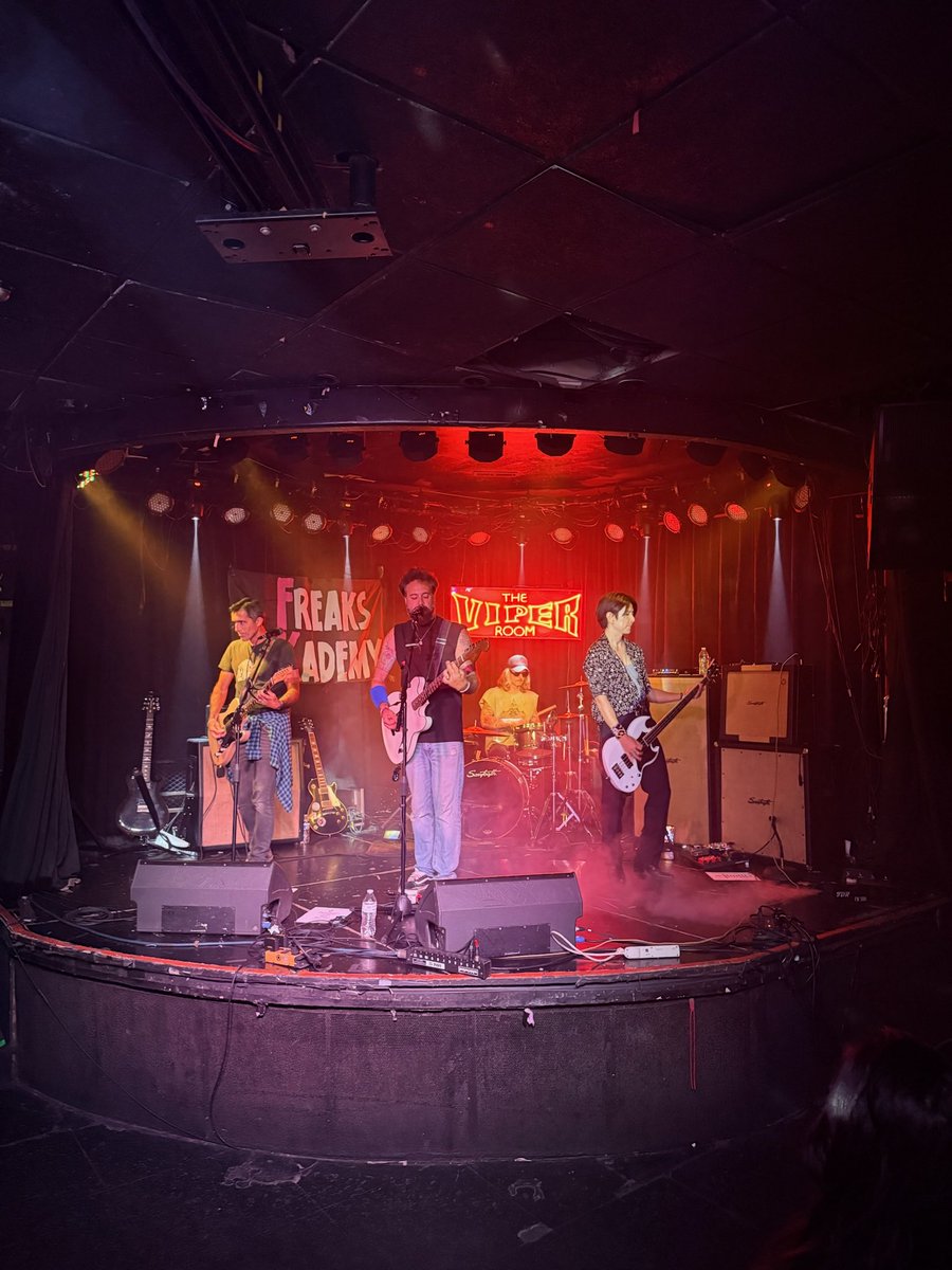 freaksaKademy's tweet photo. We did it !
#ViperRoom https://t.co/sLaC2Zd62P