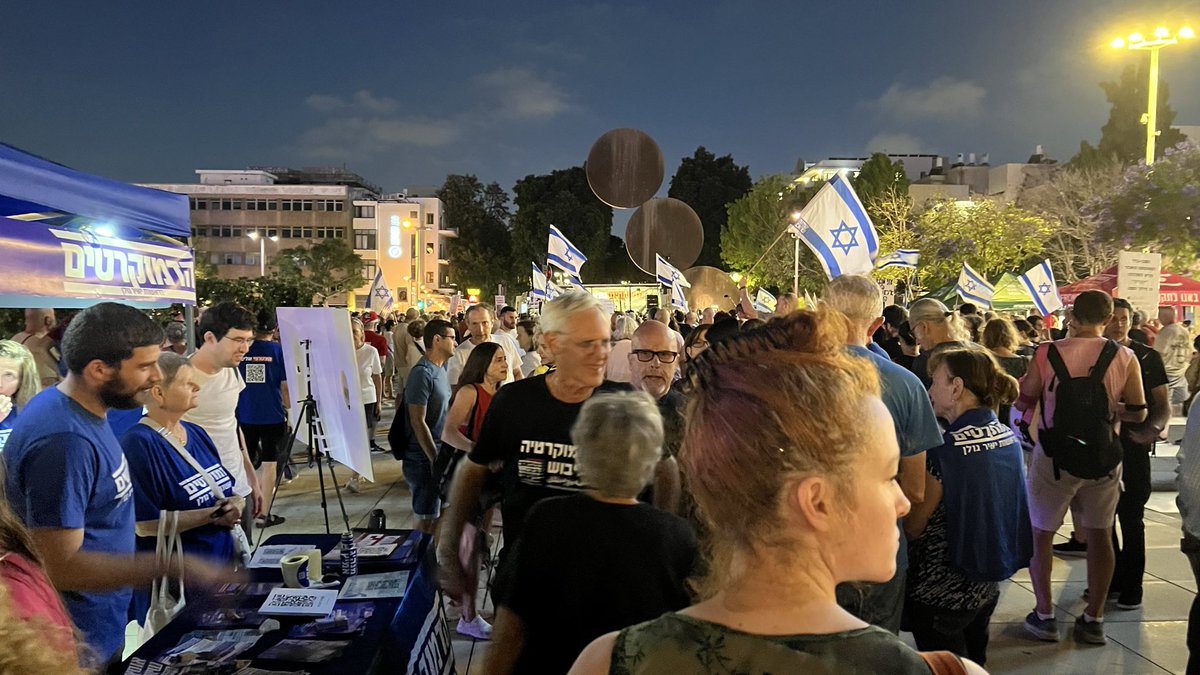 ylerner's tweet photo. גם הערב בהבימה
כי חייבים לשנות https://t.co/KKCMVEKGPO