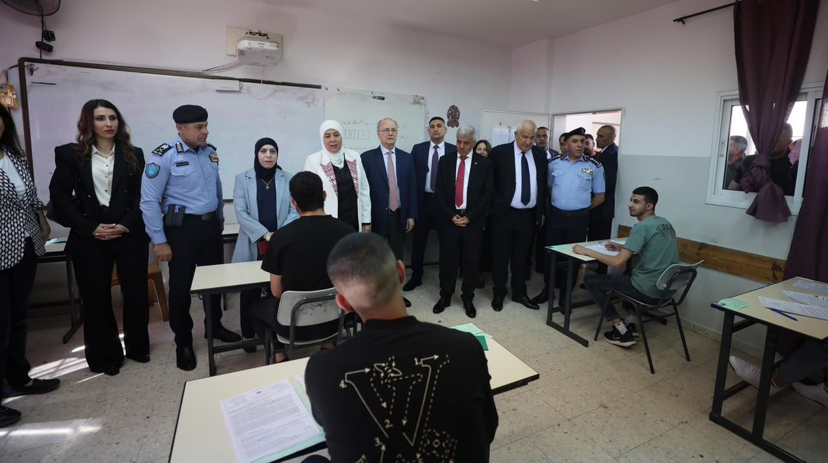 pal_gcc_en's tweet photo. PM launches the General Secondary Education Exams from Al-Mughayyir &amp; Abu Falah

Nearly 91,000 students are sitting for the exam across the West Bank, Gaza Strip, &amp; 46 countries worldwide

For the third consecutive year, +37,000 students in Gaza are taking their exams remotely https://t.co/7wMnpCurli