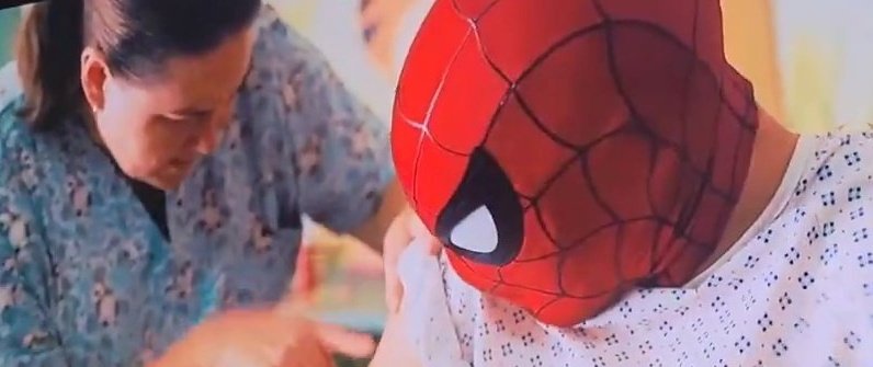 joaoguillll's tweet photo. Colocaram o Homem-Aranha pra tomar vacina na frente das crianças kkkkkkkk

O cara é um exemplo de pessoa mesmo. https://t.co/6lQomROB6H