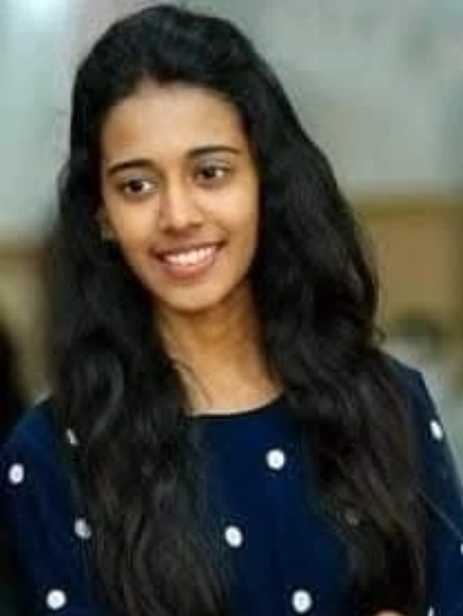 kayaldevaraj's tweet photo. June 21st
#DentalDoctor and
#SuperSingerPriyanka BIrthday
#SingerPriyanka #Priyanka
#HappyBirthdaySingerPriyanka
#HBDSingerPriyanka https://t.co/Bu5pPmkjb4